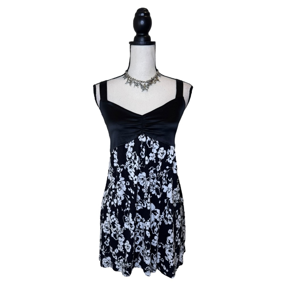 Y2K Express Black + White Babydoll Floral Mini Dress Size Large